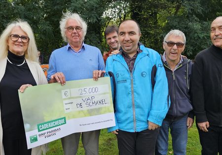 Christine Jamar schenkt 25000 € aan vzw De Schakel