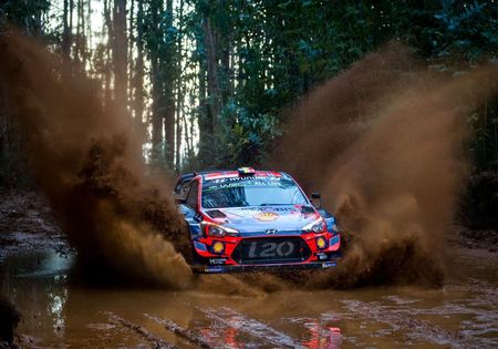 Tänak leidt halfweg openingsdag in Chili. Neuville volgt als derde.