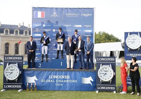 Nicola Philippaerts en H&M Chilli Willi op het podium in Chantilly