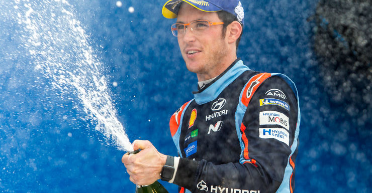 Thierry Neuville rondt de kaap van 100 WK rally’s