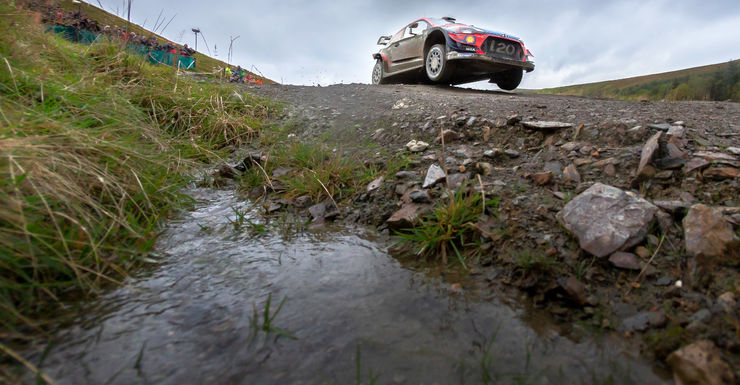 Neuville schuift op naar tweede plaats maar leider Tänak vergroot voorsprong