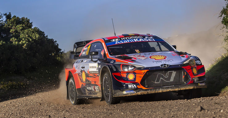 Neuville schuift op naar tweede plaats