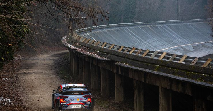 Lappi verrasende leider. Neuville na foutje negende.