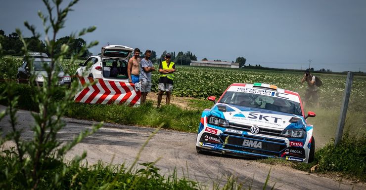 Craig Breen leidt in Ieper. Neuville rijdt in Masters iedereen naar huis.