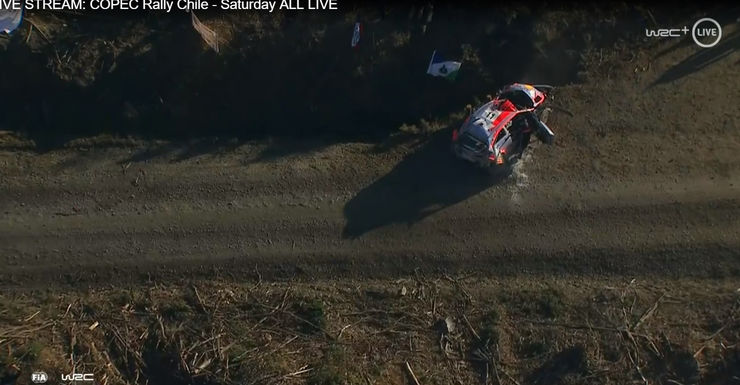 Zware crash voor Neuville. Tänak blijft leider.