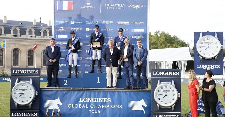 Nicola Philippaerts en H&M Chilli Willi op het podium in Chantilly